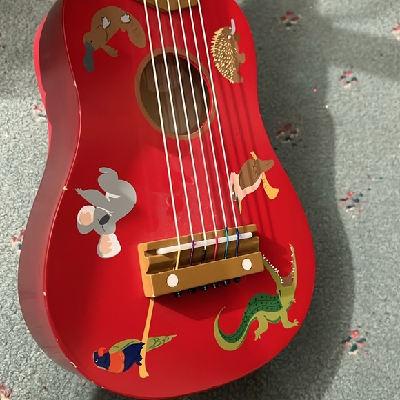 Discoveroo Guitar - Picture 4 of 9